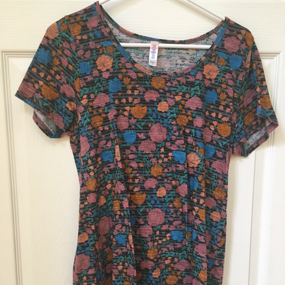 Large Lularoe Classic T, EUC